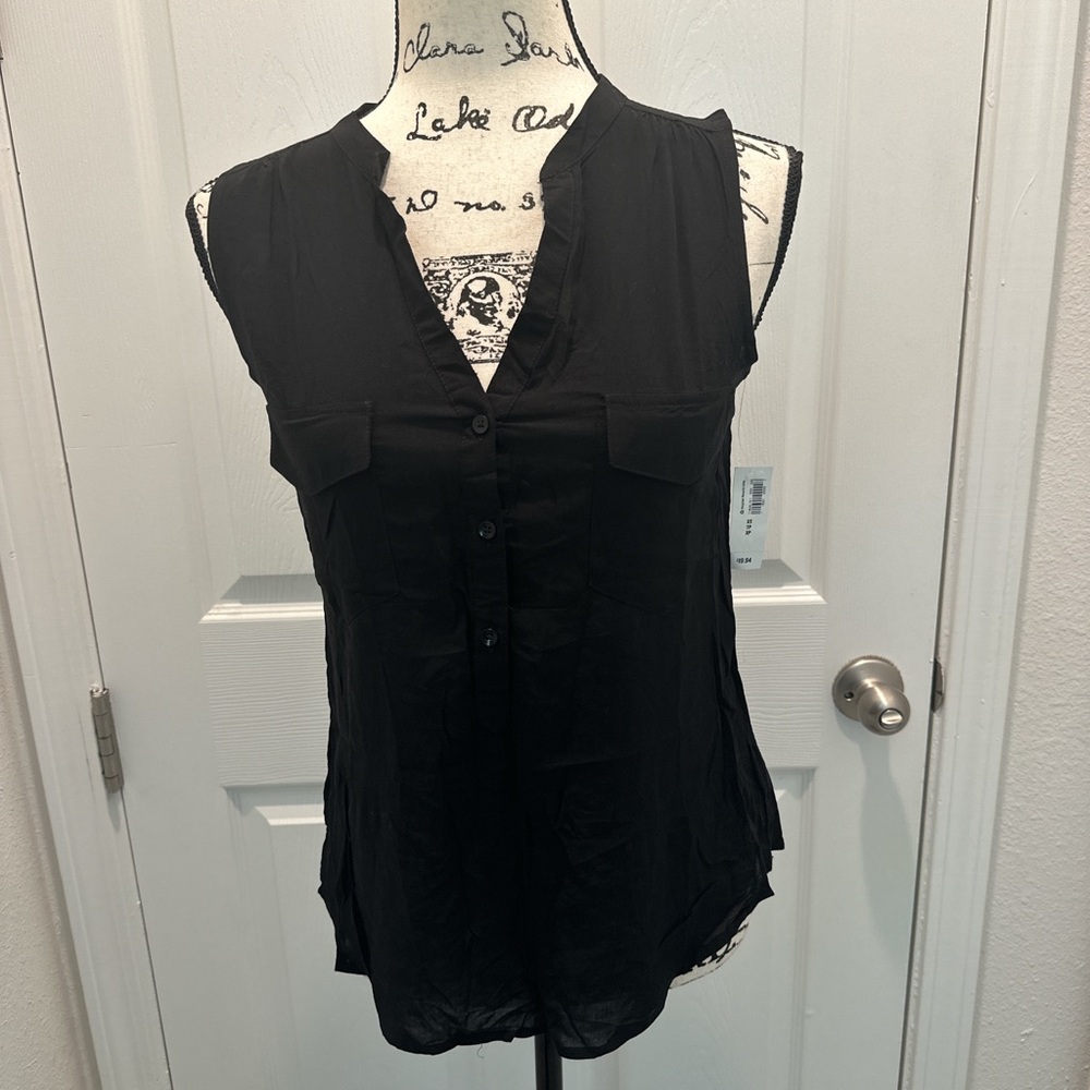 Old Navy Black Sleeveless V-Neck Women's Top